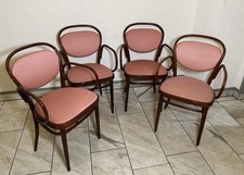 Un set 4 sedie da caffè